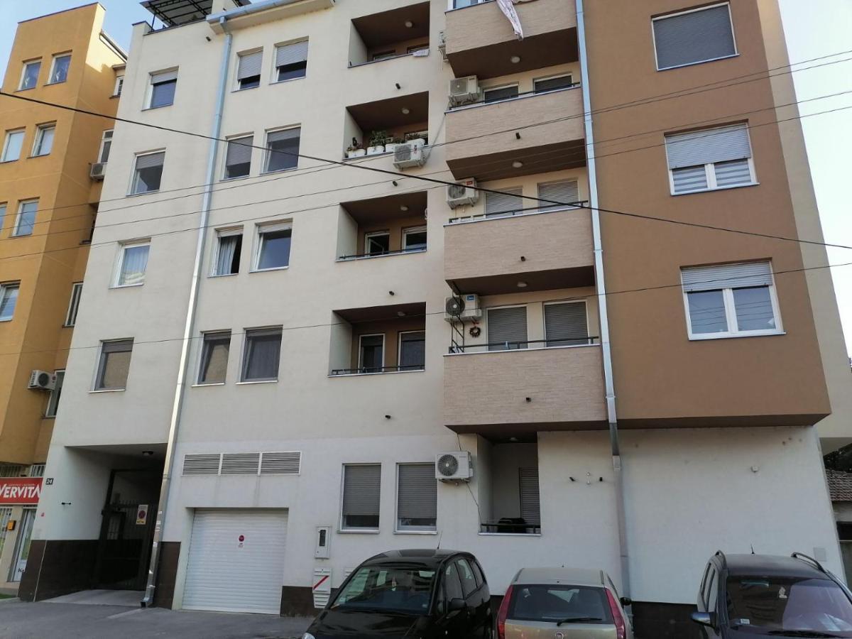 Apartment Carmen Deluxe Novi Sad
